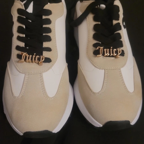 Womens JUICY COUTURE New In Box Tan And WHITE Sneakera - Picture 2 of 8